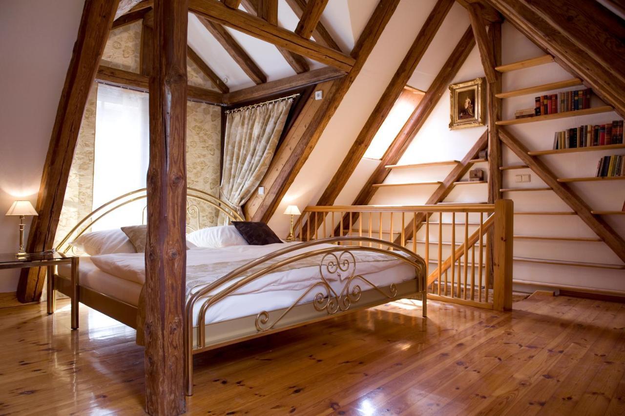 Goldgemaeuer Appartements Ochsenfurt Kamer foto